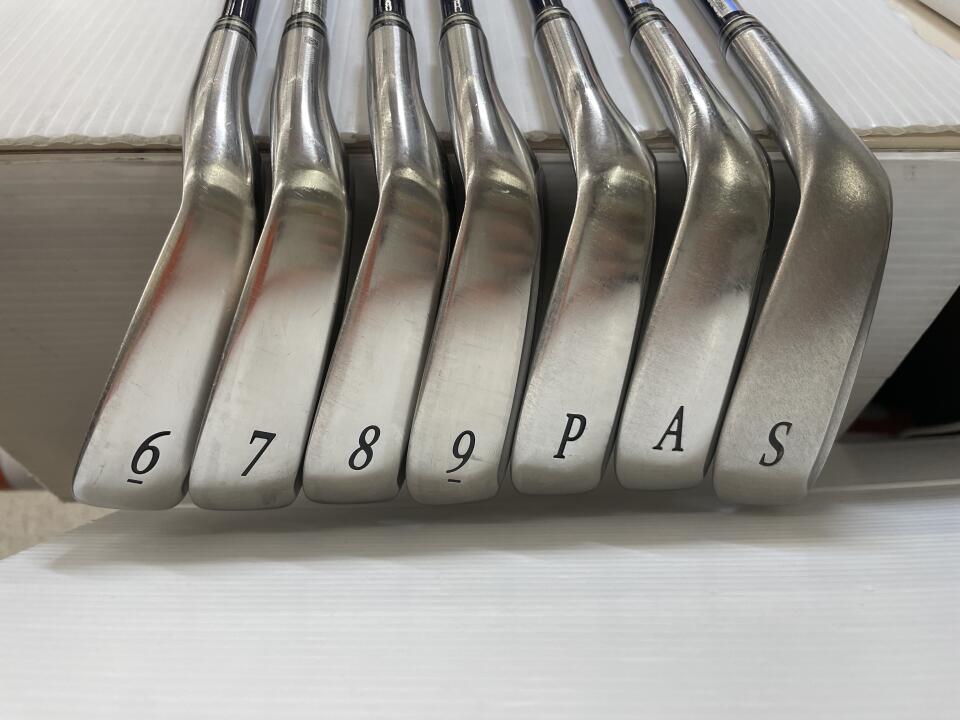 XXIO 10 Iron Set 7pc (6-SW) MP1000 Navy Flex SR (Pre-owned)