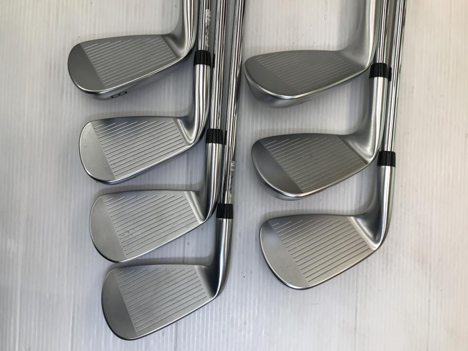 XXIO X-eks- 2024 Iron Set 7pc (5-AW) Dynamic Gold 95 Flex S200 (Pre-owned)