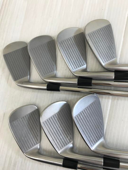 MIZUNO JPX 923 TOUR Iron Set 7pc (4-PW) Dynamic Gold 120 Flex S200 (Pre-owned)