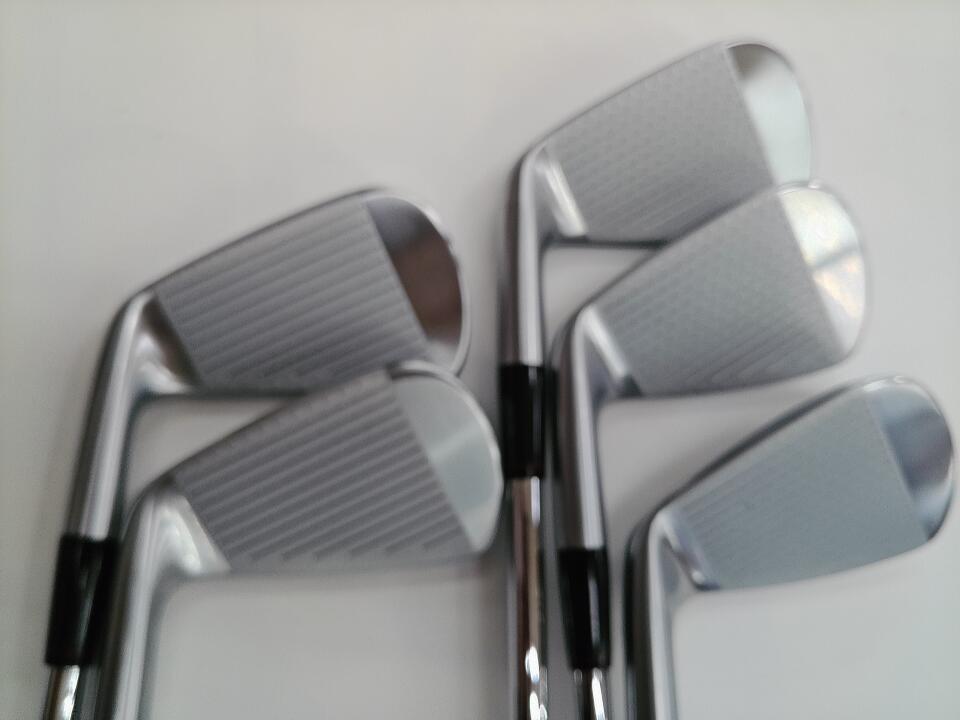 GLOBERIDE ONOFF FORGED KURO 2022 Iron Set 5pc (6-PW) N.S.PRO MODUS 3 TOUR 105 Flex S (Pre-owned)