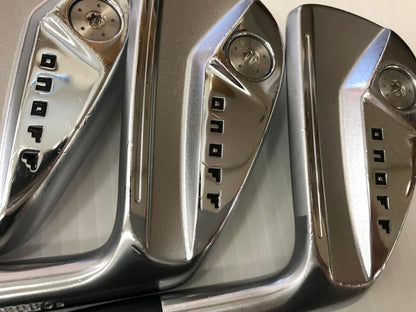 GLOBERIDE ONOFF FORGED KURO 2024 Iron Set 6pc (5-PW) N.S.PRO MODUS 3 TOUR 115 Flex S (Pre-owned)